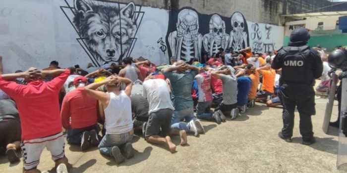 Ekvador'da çetelerle savaş