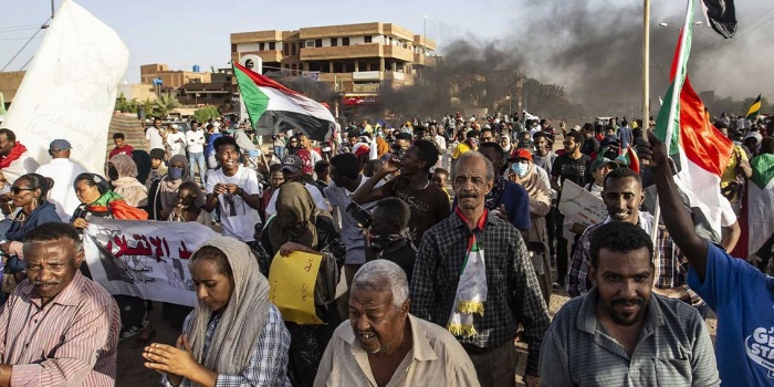 Sudan'da ordu güçleri ile paramiliterler çatışıyor