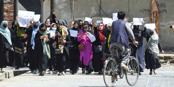 Afgan kadınlar başkent Kabil'de yürüdü. Foto: AFP