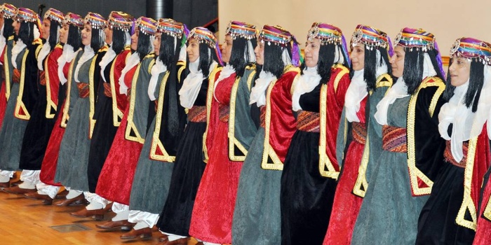 Koma Laliş folklor ekibi