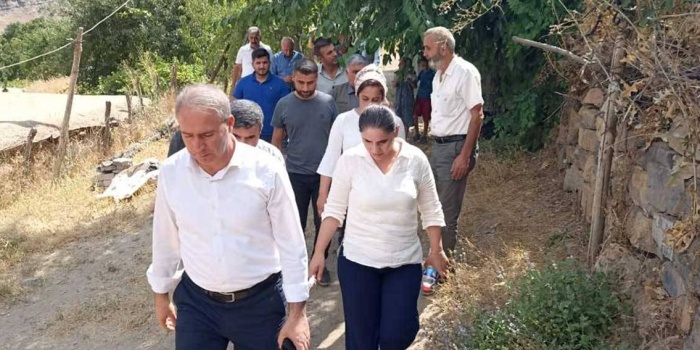 Yeşil Sol Parti Şırnak milletvekilleri Nevroz Uysal Aslan ve Mehmet Zeki İrmez ile DBP ve HDP Şırnak İl Eşbaşkanları Bilbês köyünü ziyaret etti.
