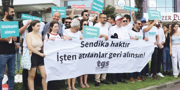 Sputnik Türkiye çalışanı gazeteciler