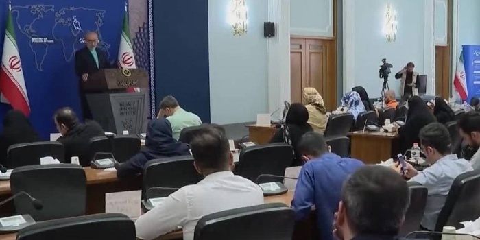 İran Dışişleri Bakanlığı Sözcüsü Nasır Kenani basın açıklaması yapıyor
