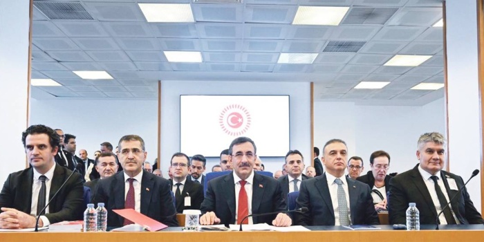 Cevdet Yılmaz ve ekibi