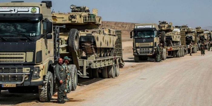 İran Zırhlı Birlikleri tatbikat alanına taşınıyor
