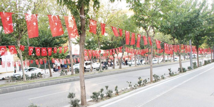 Kayyum Türk bayrağı ihalesi