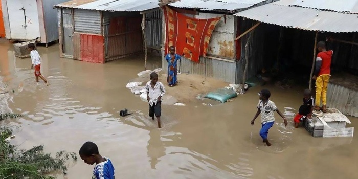 Somali'de sel can aldı