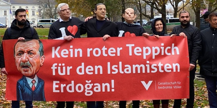 Gesellschaft für bedrohte Völker (GfbV) Erdoğan'ı protesto ediyor