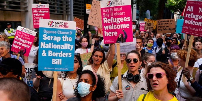 Göçmenlerin Ruanda'ya gönderilme planını protesto Foto: AFP