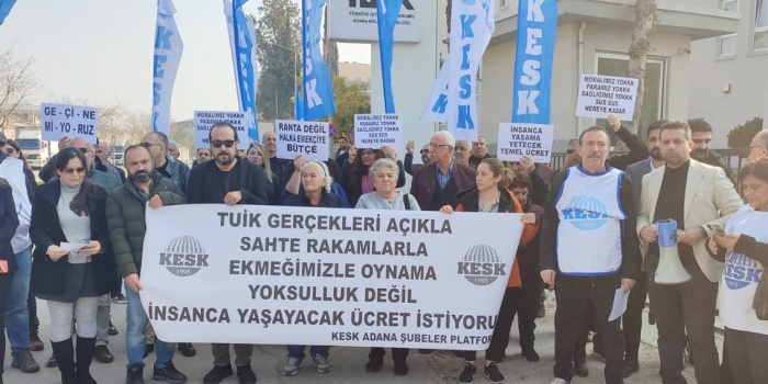 KESK Adana Şubeler Platformu, enflasyon oranını çarpıtmakla gündemde olan TÜİK’i protesto etti. Foto: MA/ADANA