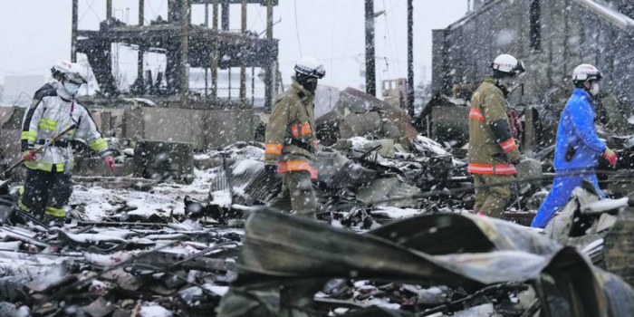 Japonya deprem kayıplarını kar altında arıyor
