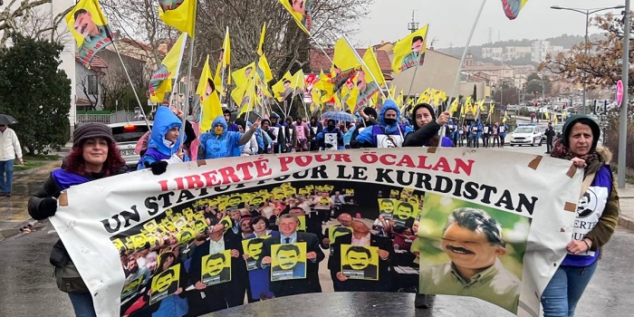 Fransa'da Kürt Halk Önderi Öcalan için uzun yürüyüş