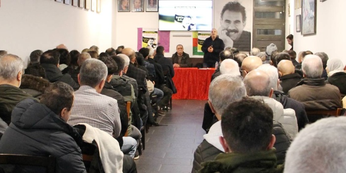 Berlin halk toplantısı