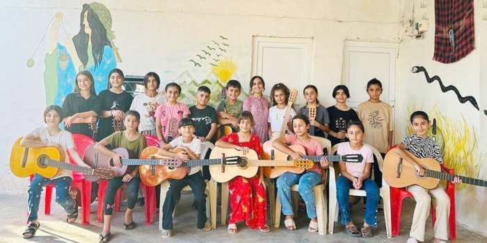 Şehit Rustem Cûdî Mülteci Kampı’nda(Mexmûr) müzik eğitimi