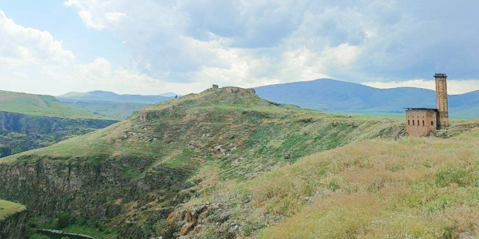 Menuçehr Cami ve Aras