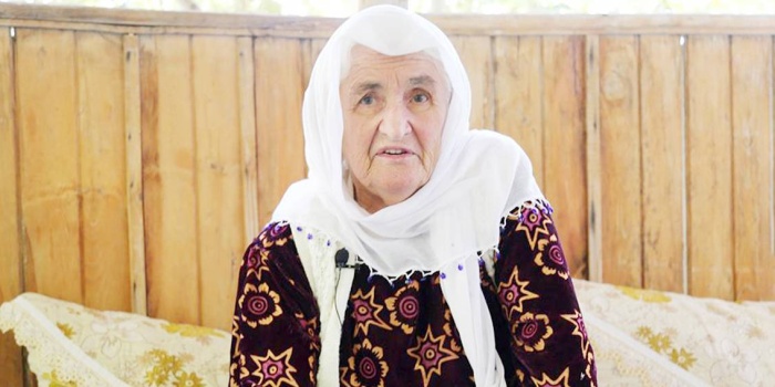 Makbule Özer (82)