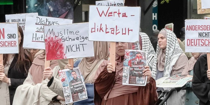  Hamburg, 'İslam halifeliği' gösterisi