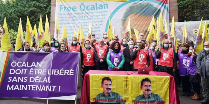 AK önünde oturma eylemi başladı