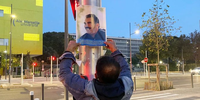 Gençlikten Öcalan afişlemesi