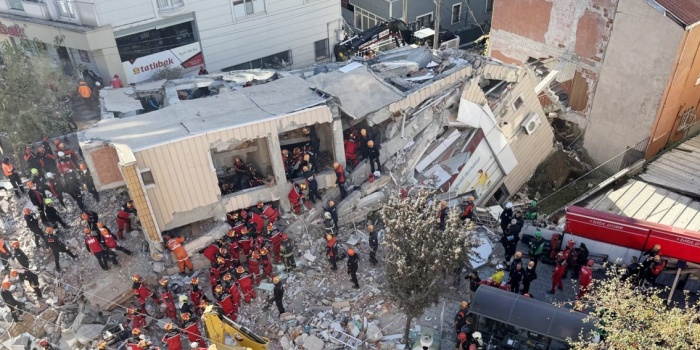 Gebze'de bir ev çöktü