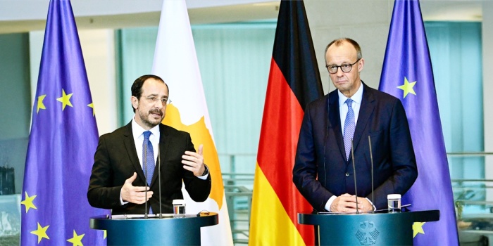 Nikos Hristodulidis ve Friedrich Merz /foto:AFP