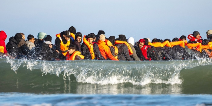 Manş Denizi’nde göçmen botu /foto:AFP