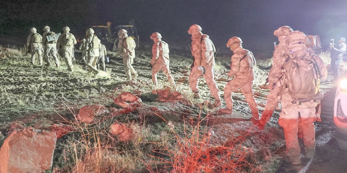 Enkaz arama çalışmalarından bir kare. Foto:AFP