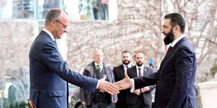 Frank-Walter Steinmeier ve Colani (Ahmed El Şara)/foto:AFP