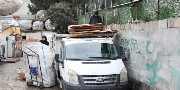 Geri dönüşüm işçileri /foto:Erdoğan ALAYUMAT