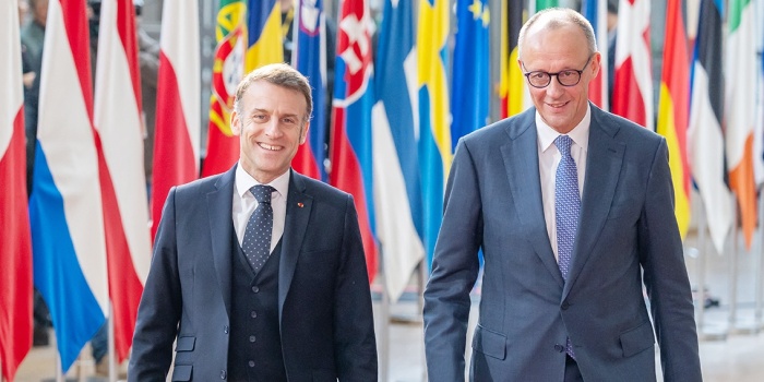 Emmanuel Macron ve Friedrich Merz/foto:AFP