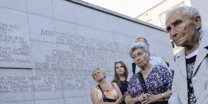 Nazi kurbanları anma/foto:AFP