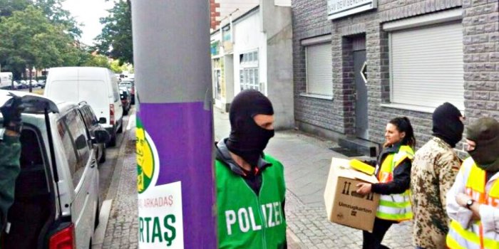 Berlin derneğine polis baskını