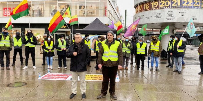 Berlin'de açlık grevleri için oturma eylemi