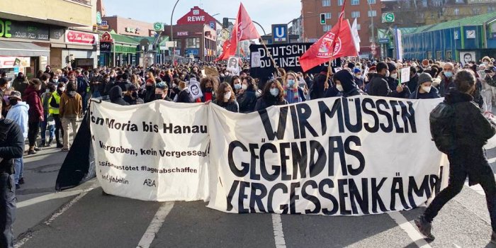 Berlin'de binlerce kişi Hanau için yürüdü